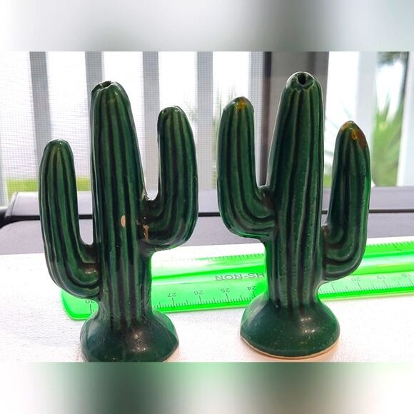 Vintage Salt and Pepper Shakers - Picture 5 of 9